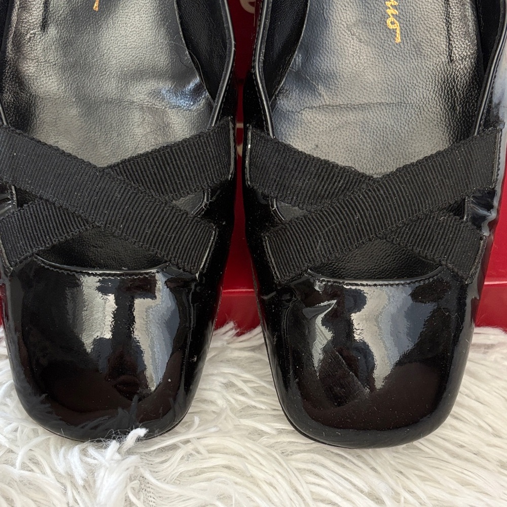Salvatore Ferragamo Black Patent Leather Bow Flats - Picture 4 of 8